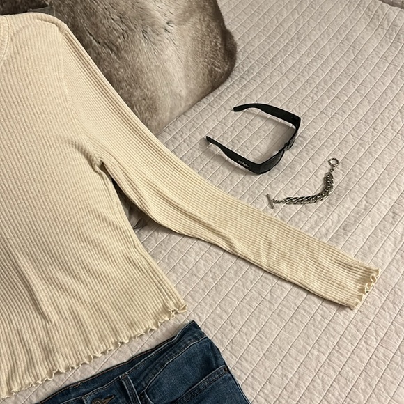 Abercrombie & Fitch lettuce hem ribbed cream neutral long sleeve comfy top large - Picture 3 of 8